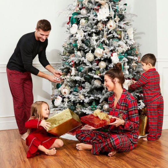 Edgehill Collection Christmas Plaid Family Matching 2 Piece Pajama Set - Picture 4 of 9